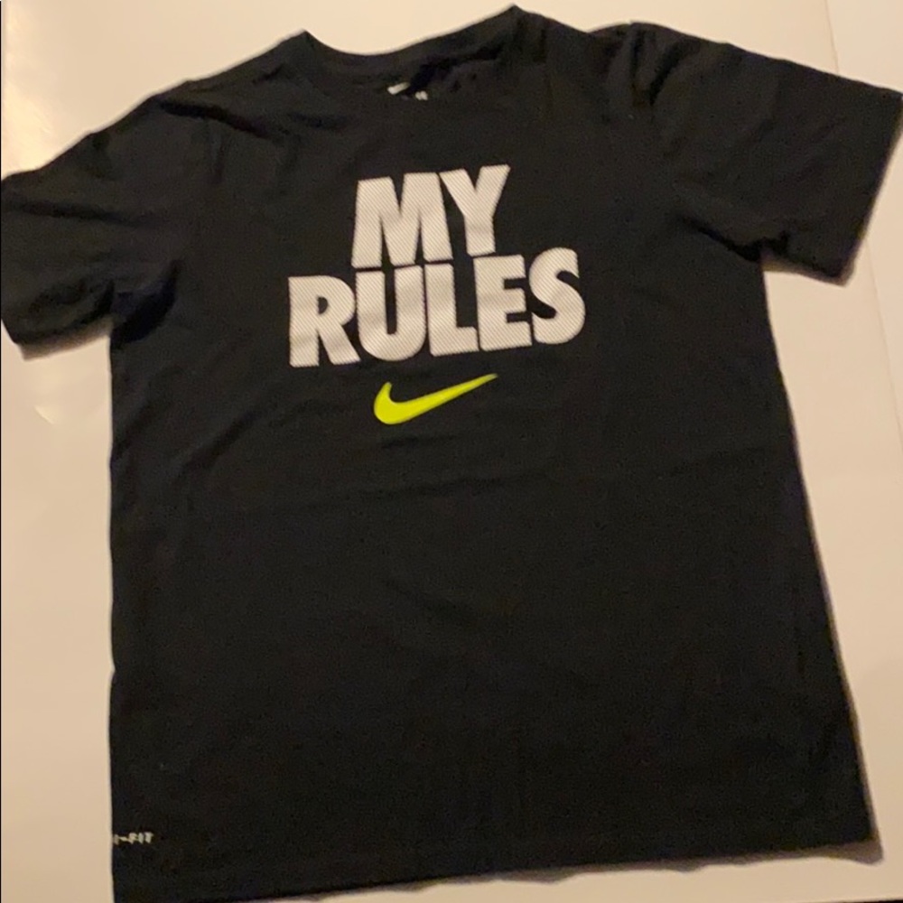 Nike boys tee